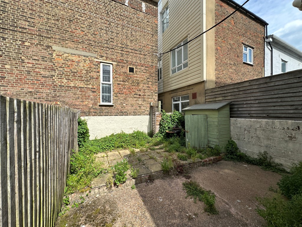 Lot: 114 - TWO-BEDROOM TERRACE HOUSE FOR IMPROVEMENT - External Patio Garden